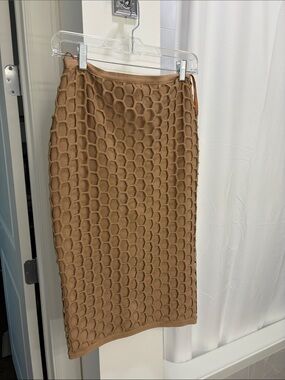 Foreever Unique London textured Honeycomb Midi Skirt in Brown sz 1